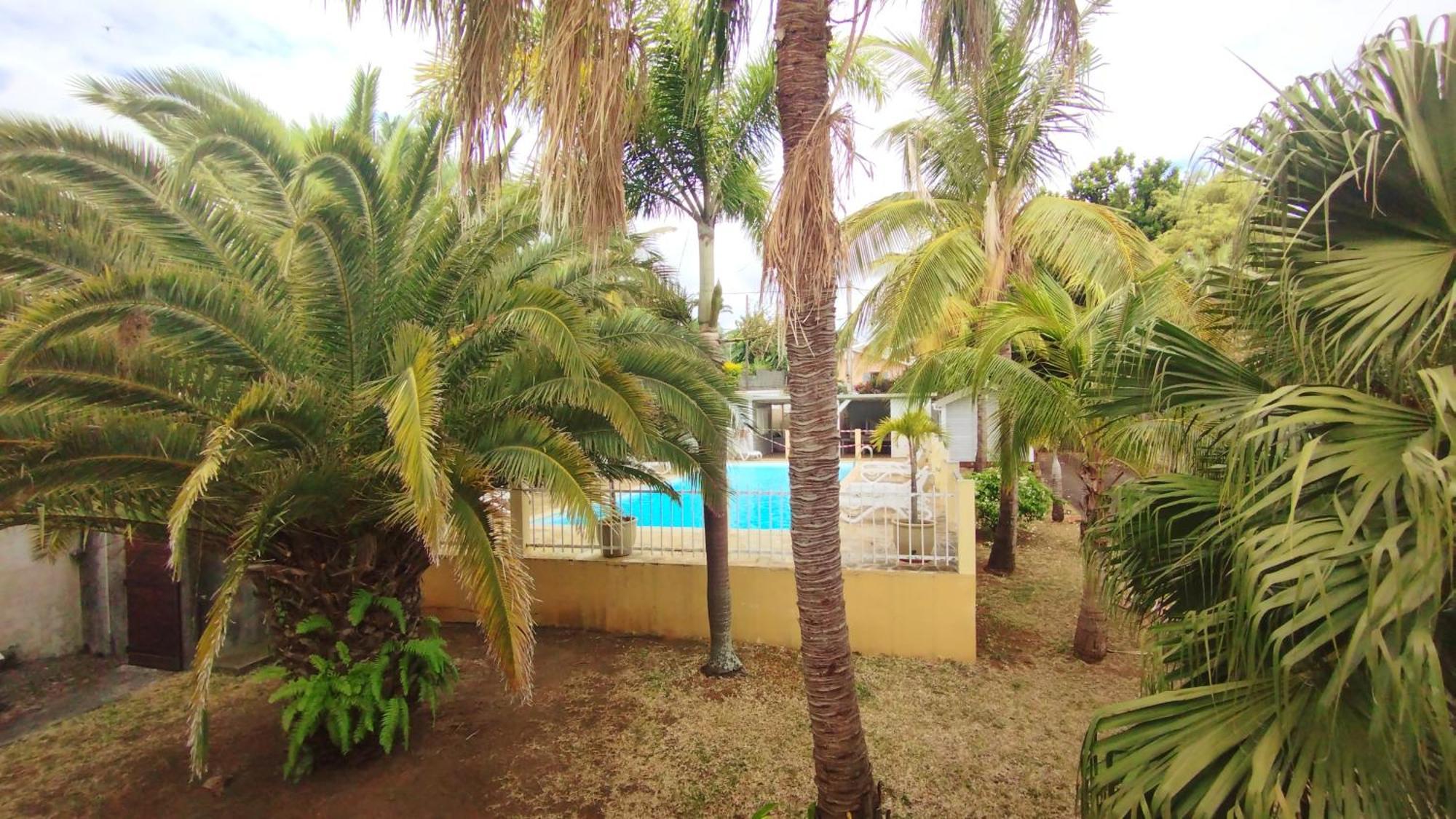 F2 Residence Oasis Terre Rouge A Saint Pierre Bagian luar foto